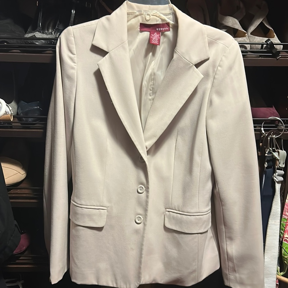 Woman’s Merona cream button up blazer.  Size M.  With two front pockets.